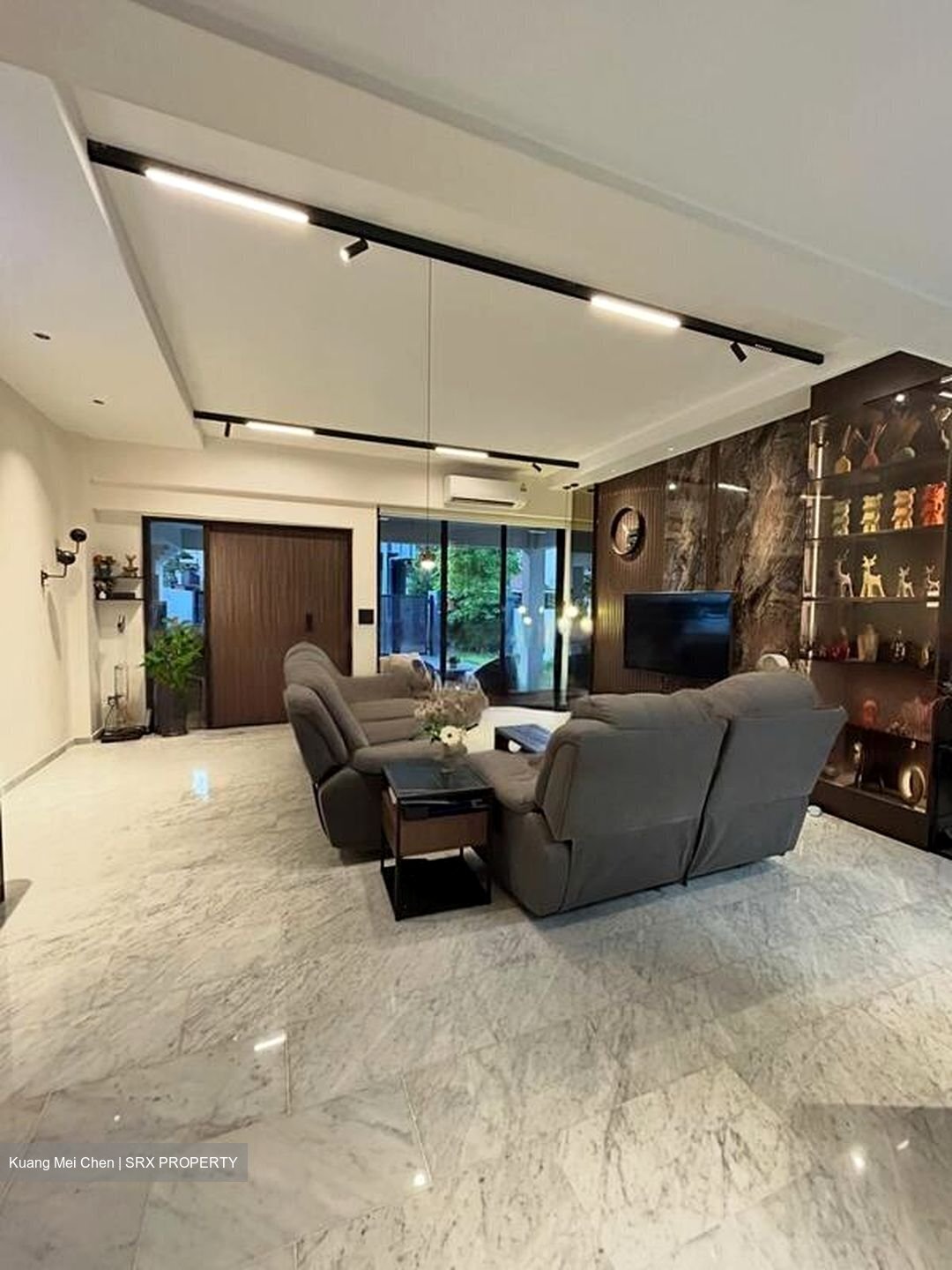 Dix Road (D19), Semi-Detached #457648781